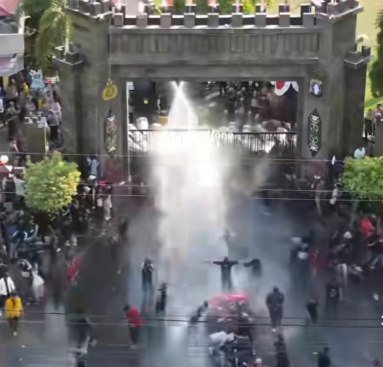 Tuntut Keadilan, Ratusan Mahasiswa dan Ojol Geruduk Polda Kalteng