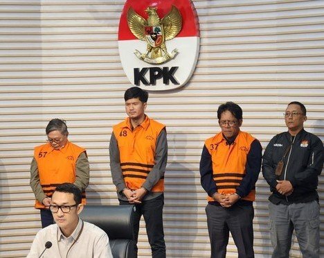 KPK OTT 3 Orang di Kantor Inhutani V Jakarta