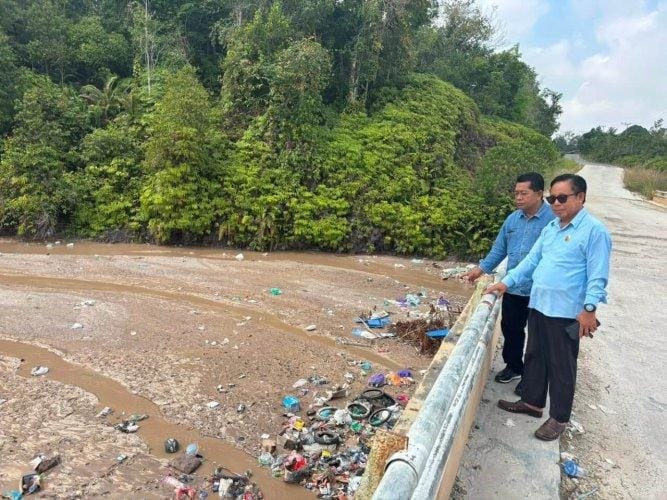 Dewan Soroti Kondisi Sampah Berserakan di Sungai